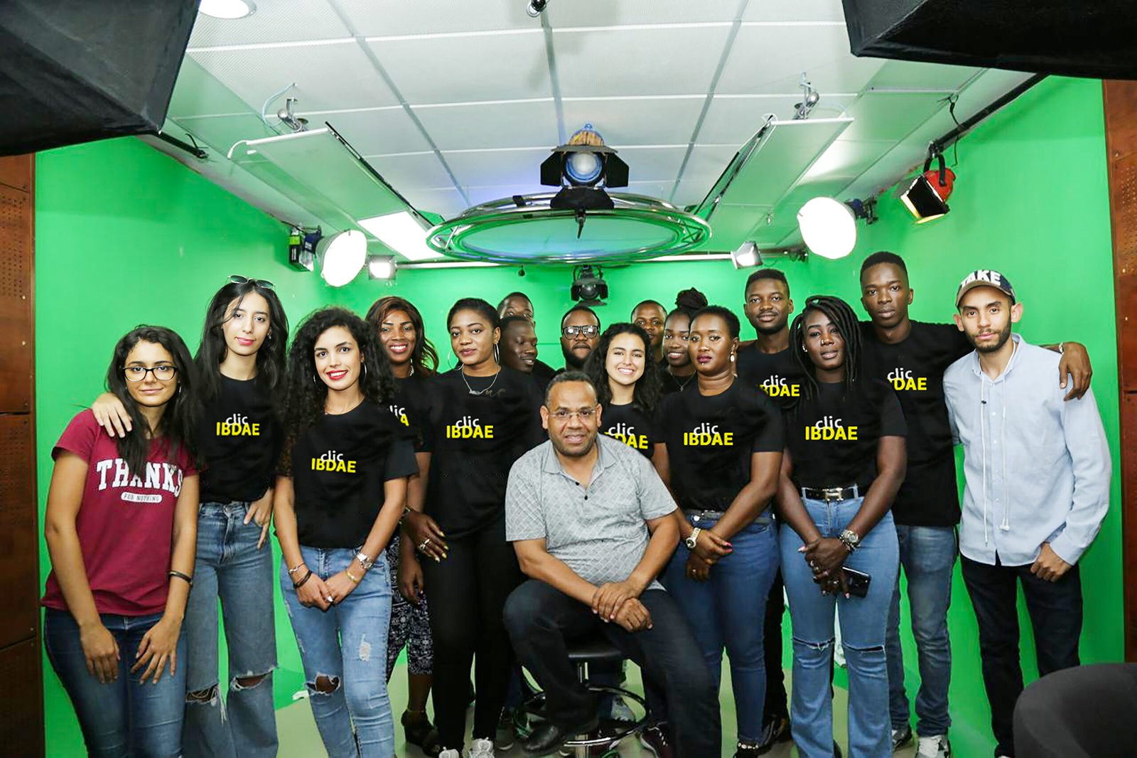 طلاب يتدربون عملياً على التصوير السينمائي والإخراج الوثائقي في دبلوم كليك إبداع لصناعة الأفلام الوثائقية